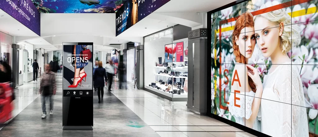 digital signage screens at mall atrium