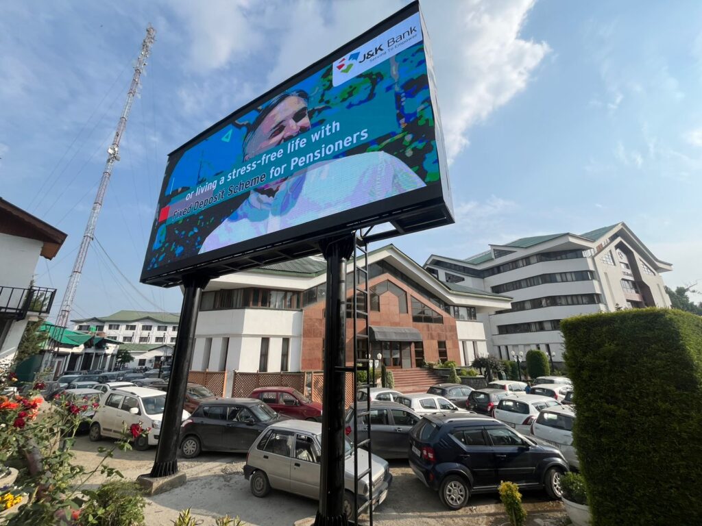 poll mount active led display 1